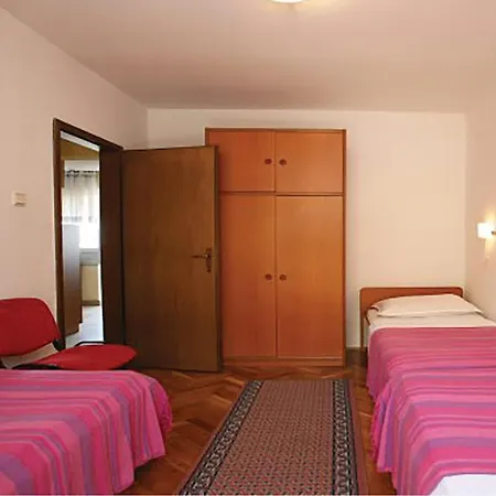 شقة V لابين