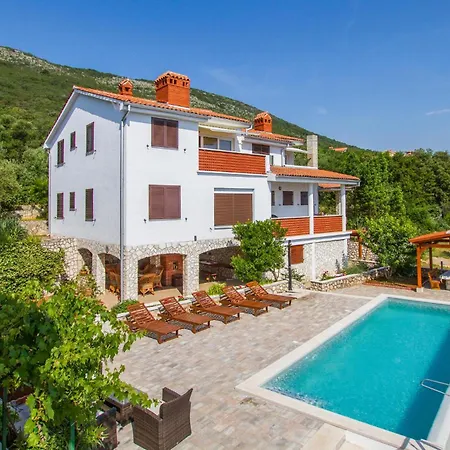 Apartament Ravni V