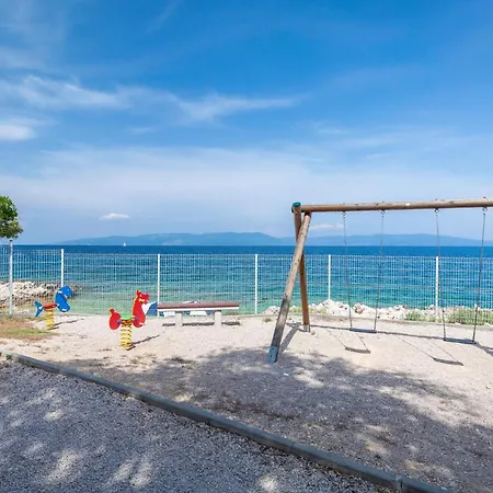 2 Bedroom Lovely In Labin