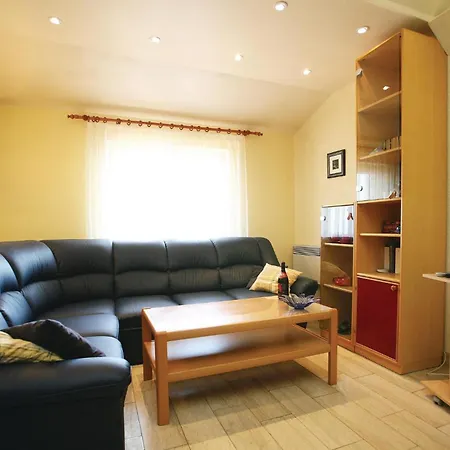 2 Bedroom Lovely In Labin