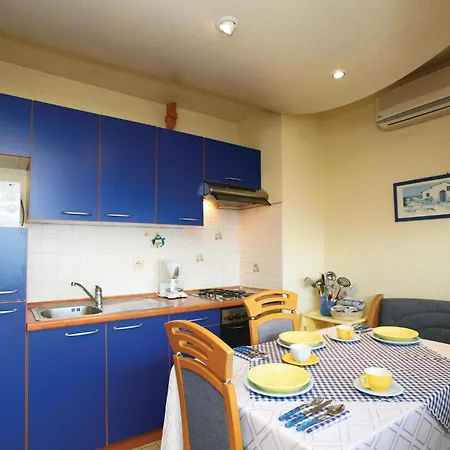 2 Bedroom Lovely In Labin *