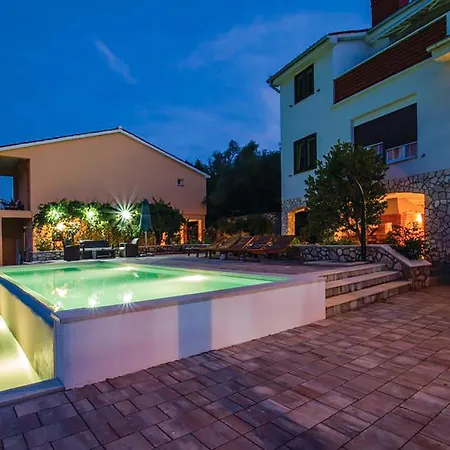 2 Bedroom Lovely In Labin Apartment Ravni