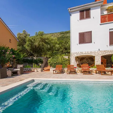 2 Bedroom Lovely In Labin *